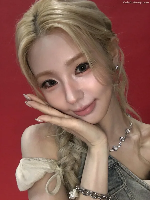 Cho Mi-yeon (Miyeon) - i-dle [(G)I-dle] photo 22 of 1019