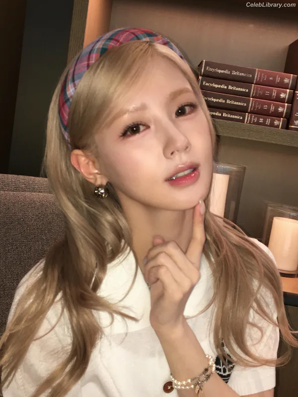 Cho Mi-yeon (Miyeon) - i-dle [(G)I-dle] photo 24 of 1019