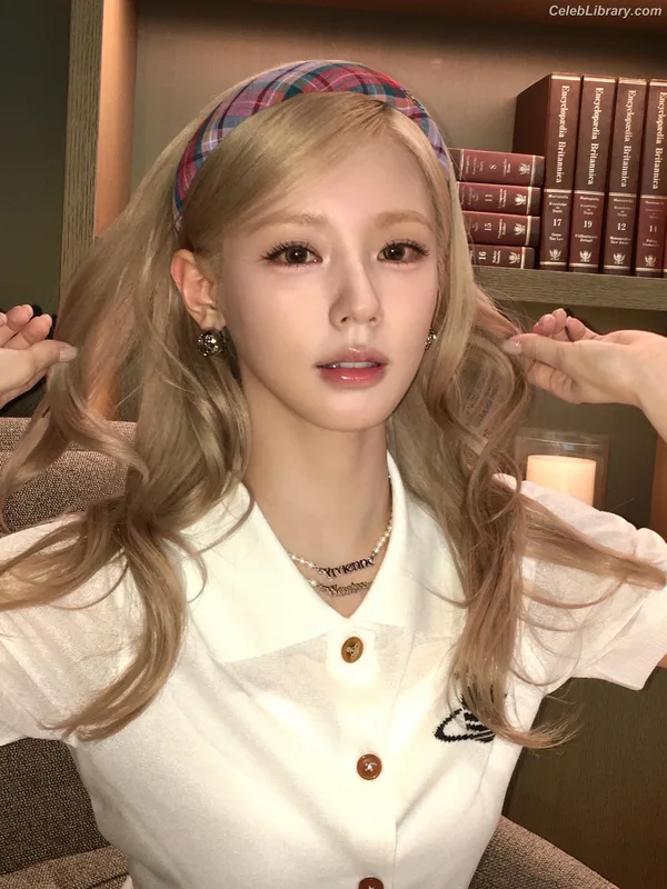 Cho Mi-yeon (Miyeon) - i-dle [(G)I-dle] photo 2 of 1019