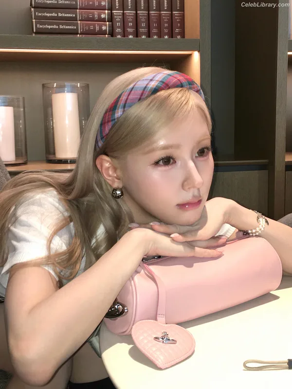 Cho Mi-yeon (Miyeon) - i-dle [(G)I-dle] photo 3 of 1019