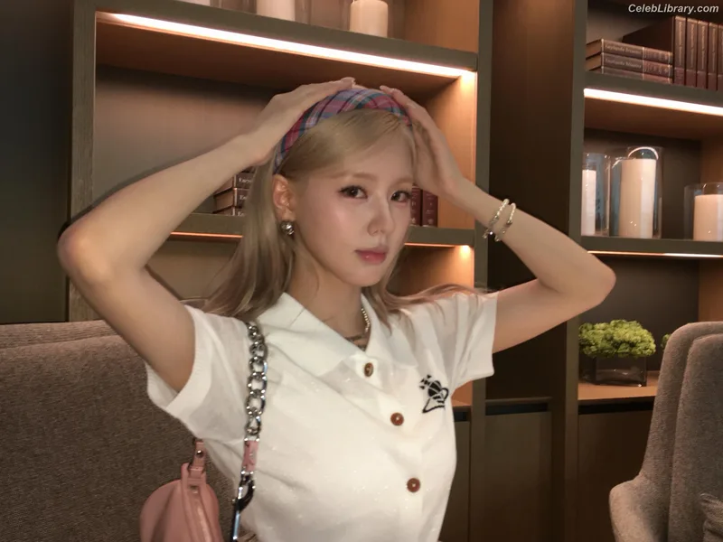 Cho Mi-yeon (Miyeon) - i-dle [(G)I-dle] photo 6 of 1019