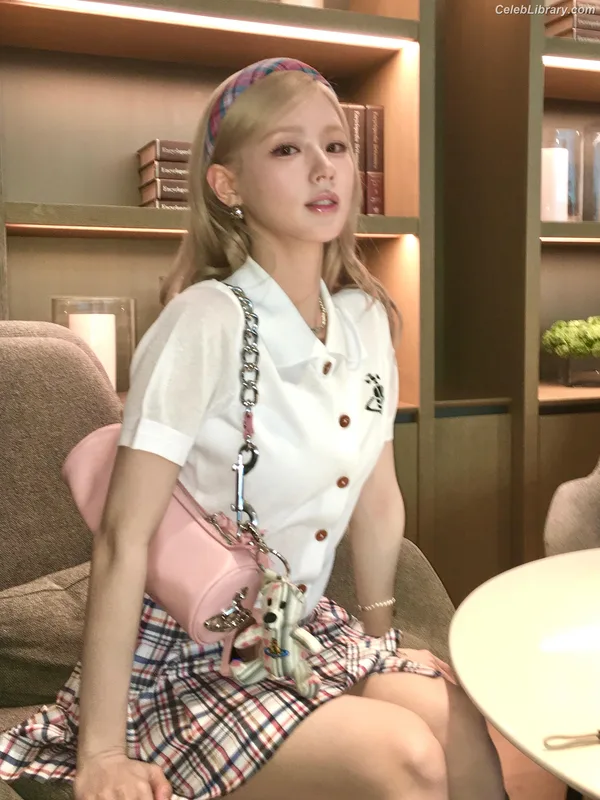 Cho Mi-yeon (Miyeon) - i-dle [(G)I-dle] photo 8 of 1019