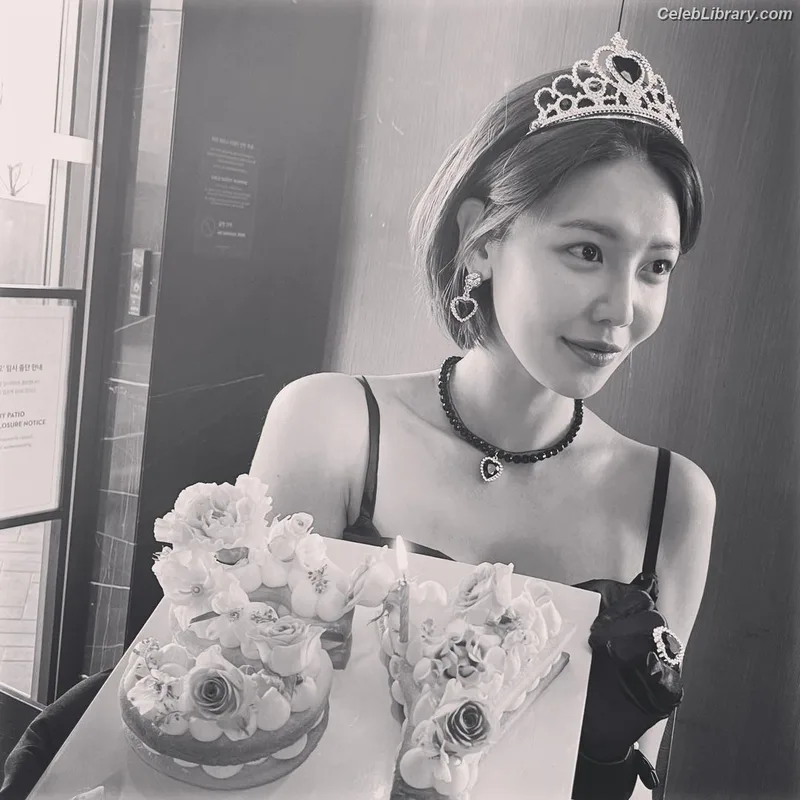 Choi Soo Young photo 2 of 21