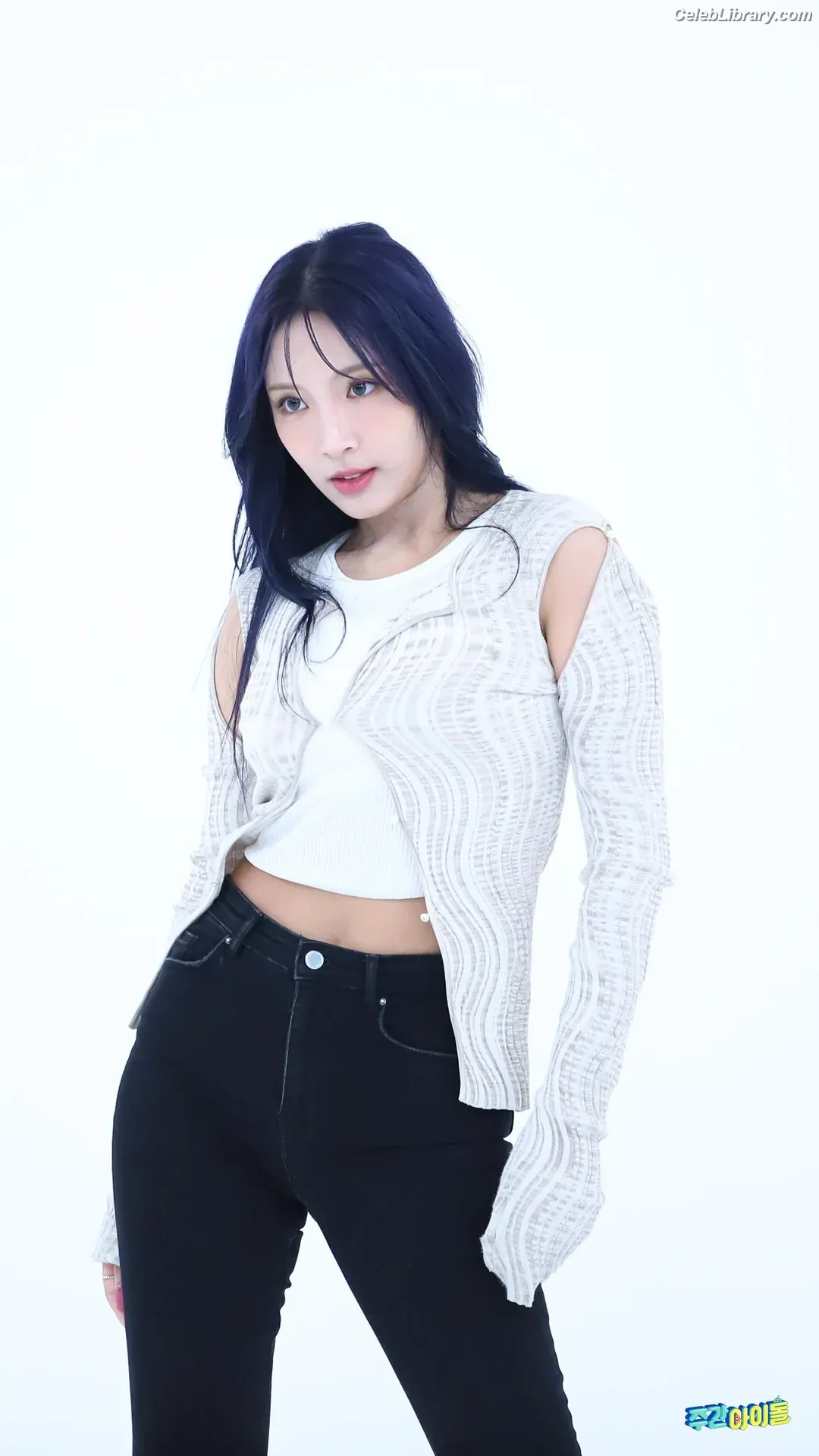 Chowon (LIꓨHTSꓵM LIGHTSUM) photo 2 of 80