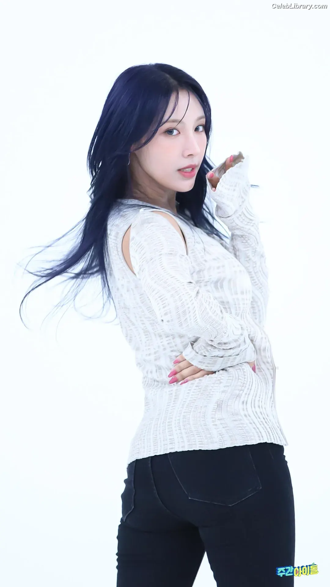 Chowon (LIꓨHTSꓵM  LIGHTSUM) photo 9 of 80