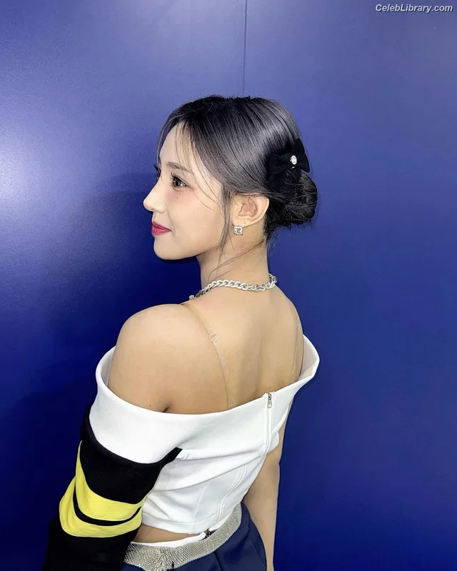 Chowon (LIꓨHTSꓵM  LIGHTSUM) photo 4 of 81
