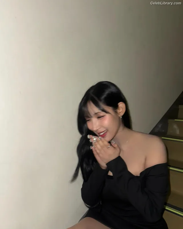 Chowon (LIꓨHTSꓵM  LIGHTSUM) photo 17 of 81