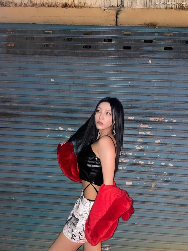 Chowon (LIꓨHTSꓵM  LIGHTSUM) photo 21 of 81