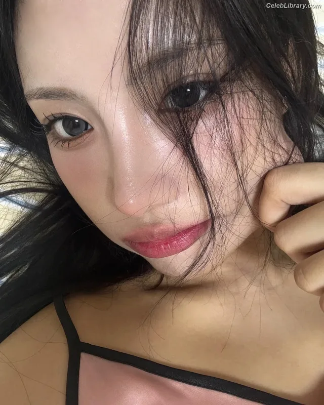 Chowon (LIꓨHTSꓵM  LIGHTSUM) photo 22 of 81
