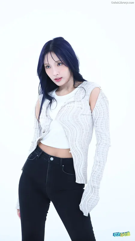 Chowon (LIꓨHTSꓵM LIGHTSUM) photo 2 of 81