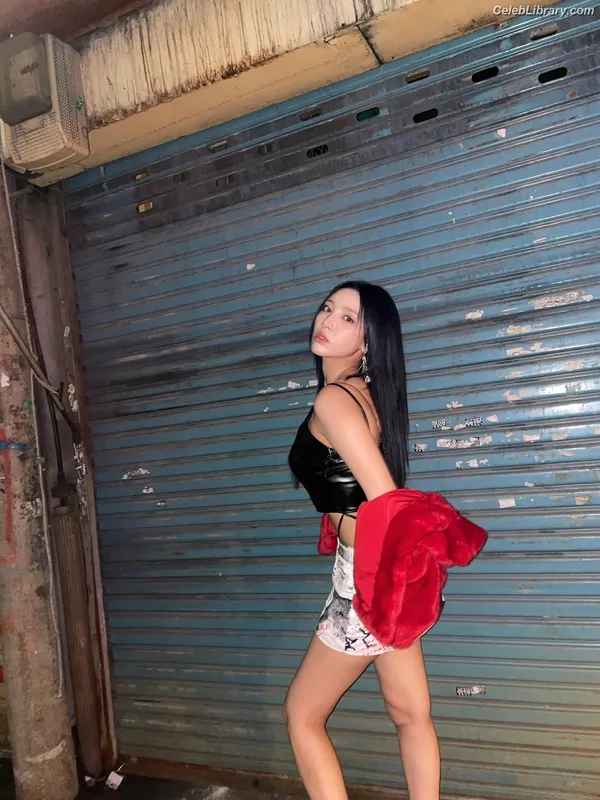 Chowon (LIꓨHTSꓵM LIGHTSUM) photo 6 of 81