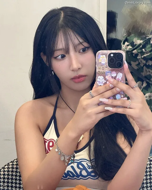 Chowon (LIꓨHTSꓵM LIGHTSUM) photo 12 of 81