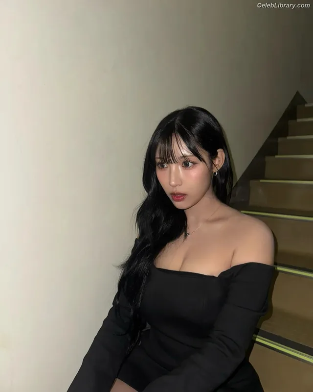 Chowon (LIꓨHTSꓵM LIGHTSUM) photo 13 of 81