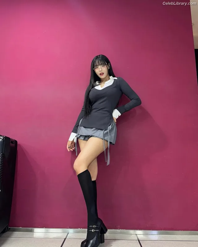 Chowon (LIꓨHTSꓵM LIGHTSUM) photo 19 of 81