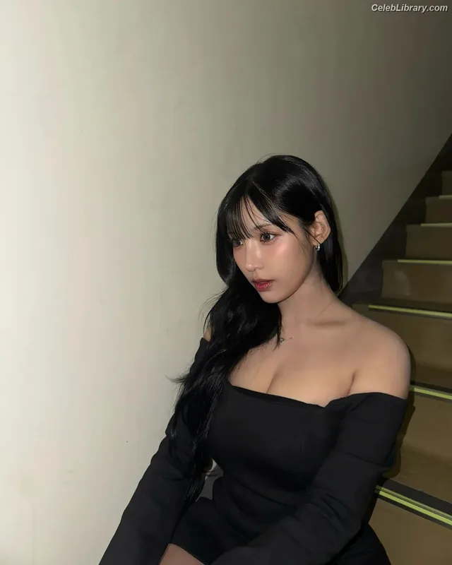 Chowon (LIꓨHTSꓵM LIGHTSUM) photo 21 of 81