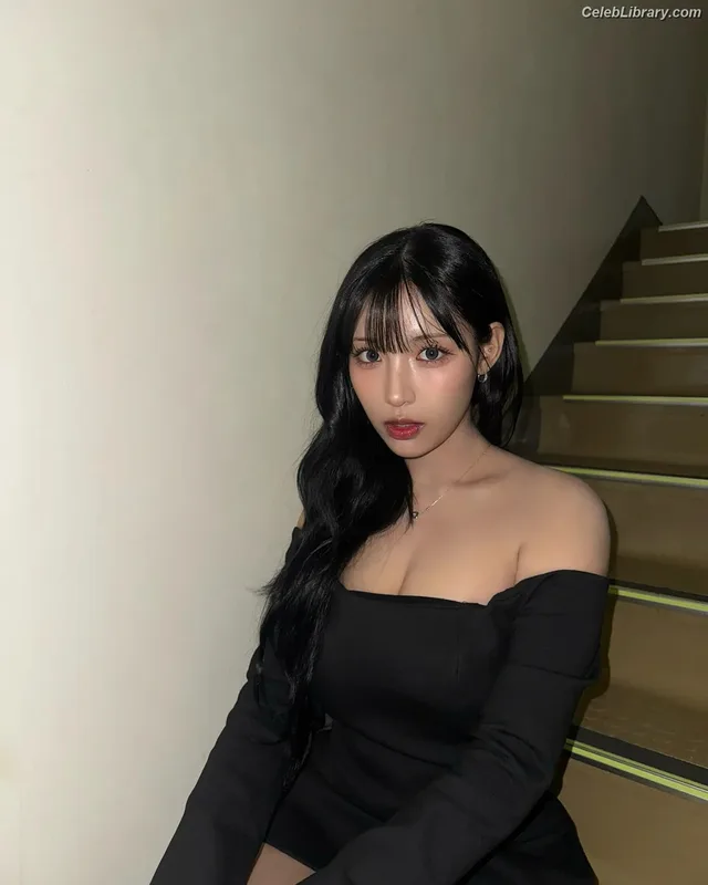 Chowon (LIꓨHTSꓵM  LIGHTSUM) photo 1 of 81