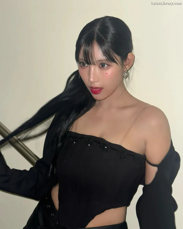 Chowon (LIꓨHTSꓵM  LIGHTSUM) photo 2 of 81