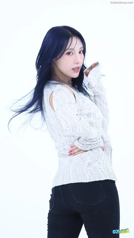 Chowon (LIꓨHTSꓵM  LIGHTSUM) photo 9 of 81