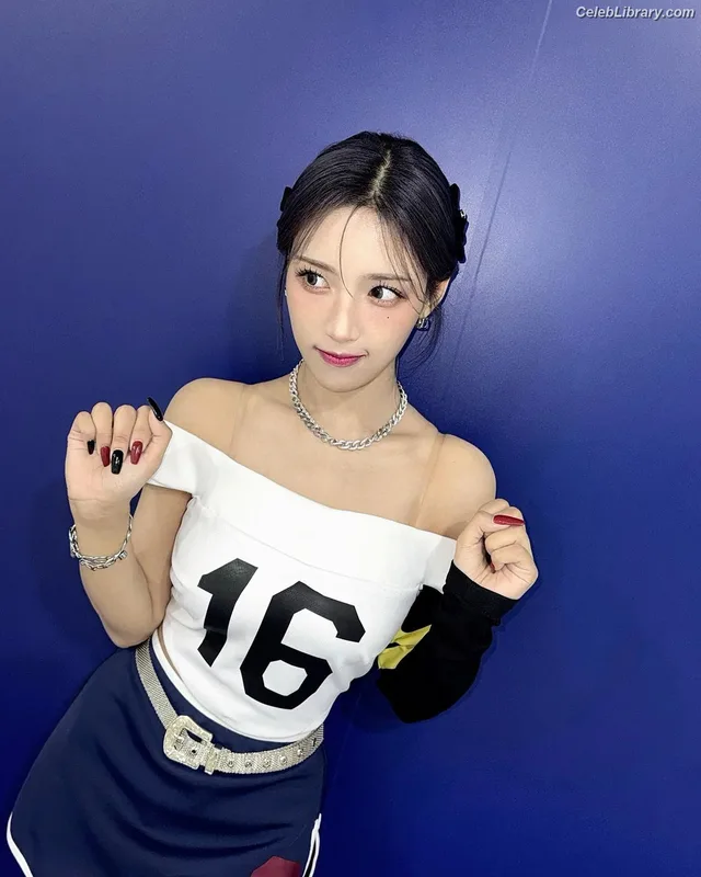 Chowon (LIꓨHTSꓵM  LIGHTSUM) photo 13 of 81