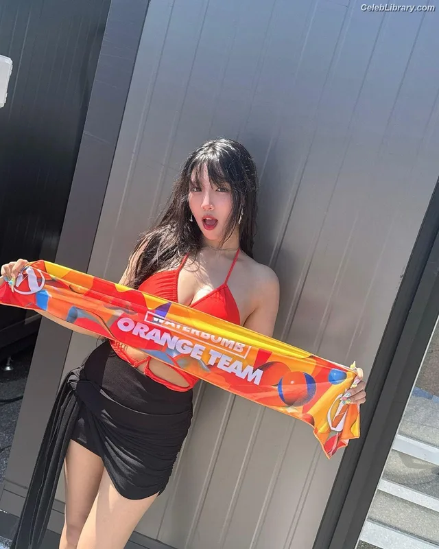 Chowon (LIꓨHTSꓵM  LIGHTSUM) photo 19 of 81