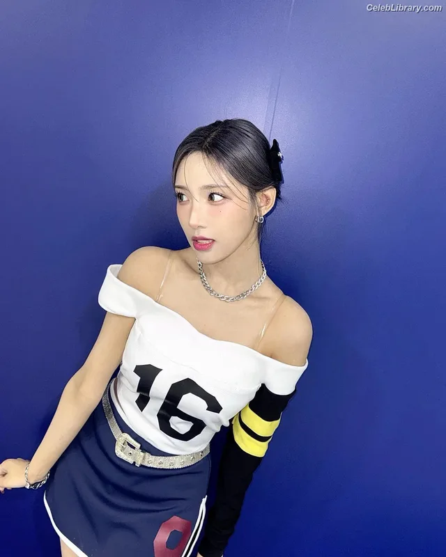 Chowon (LIꓨHTSꓵM  LIGHTSUM) photo 6 of 81