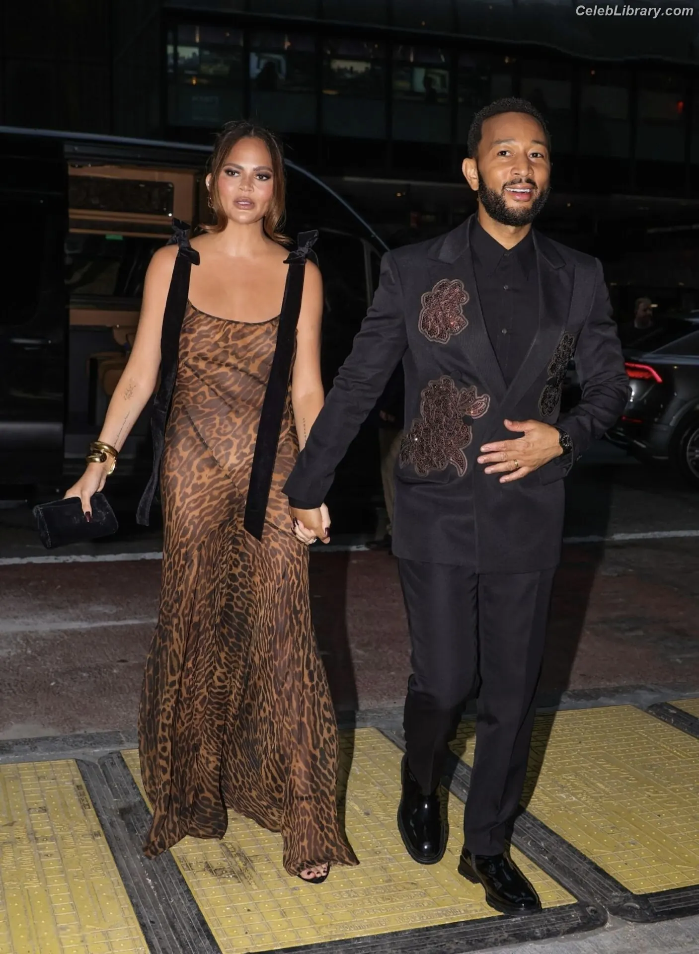 Chrissy Teigen photo 19 of 898