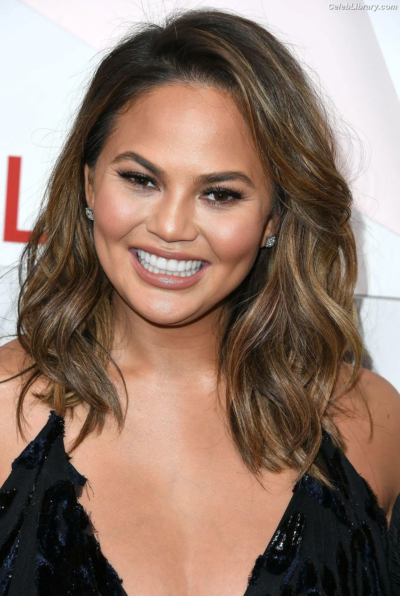Chrissy Teigen photo 13 of 898