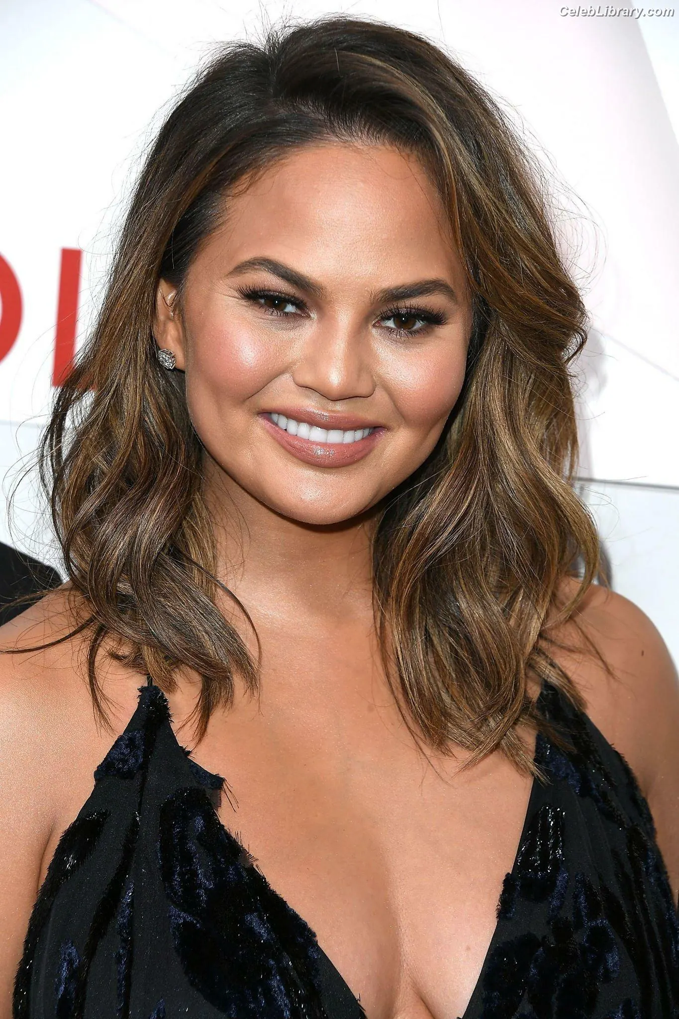 Chrissy Teigen photo 14 of 898