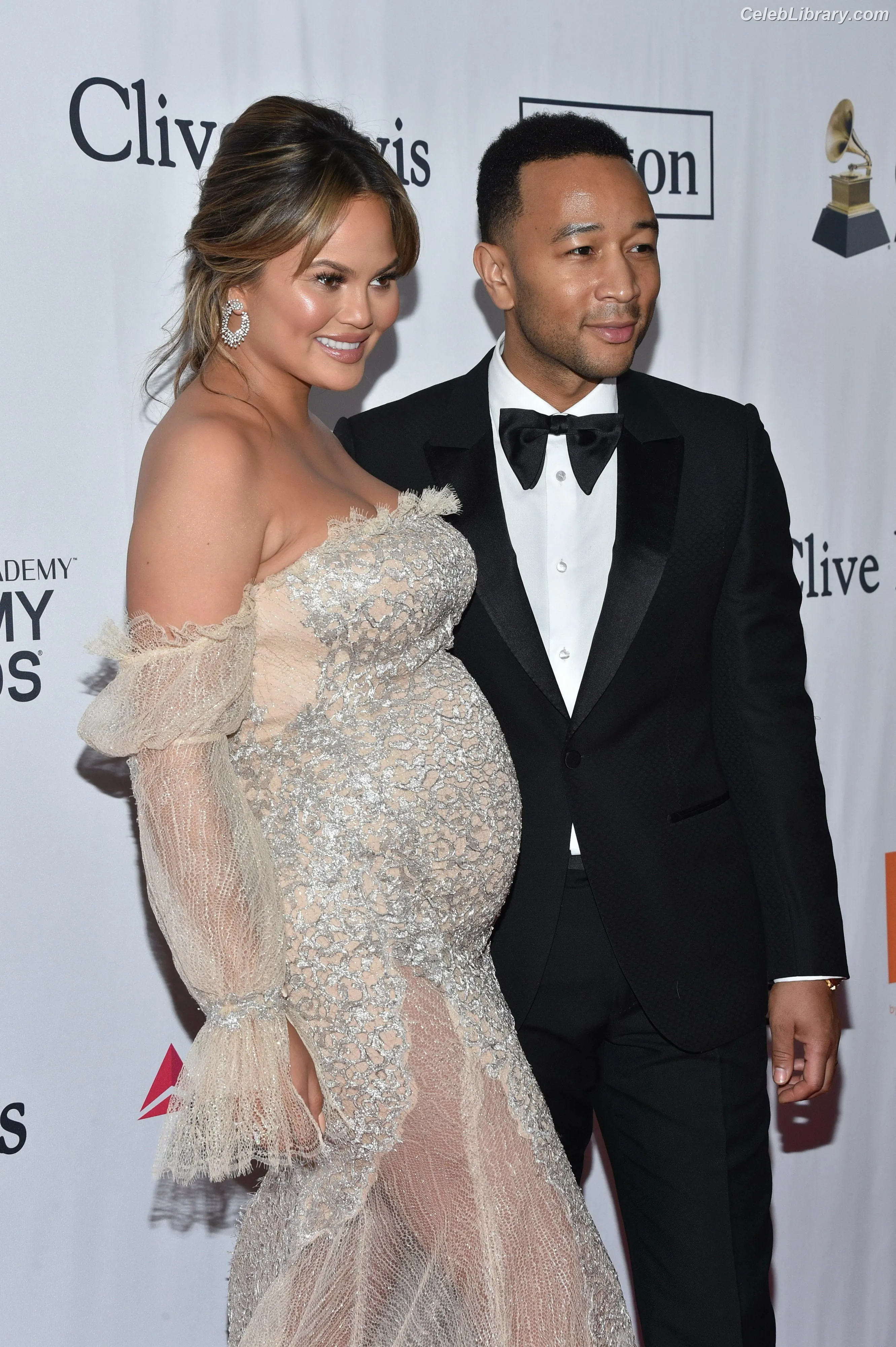 Chrissy Teigen photo 7 of 898