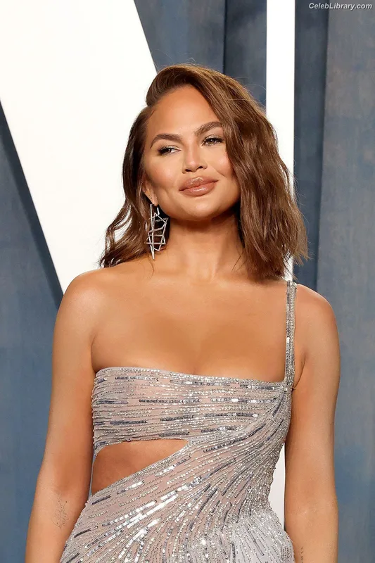 Chrissy Teigen photo 1 of 899