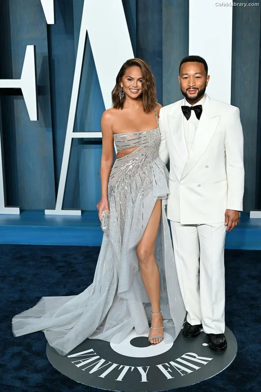 Chrissy Teigen photo 18 of 899