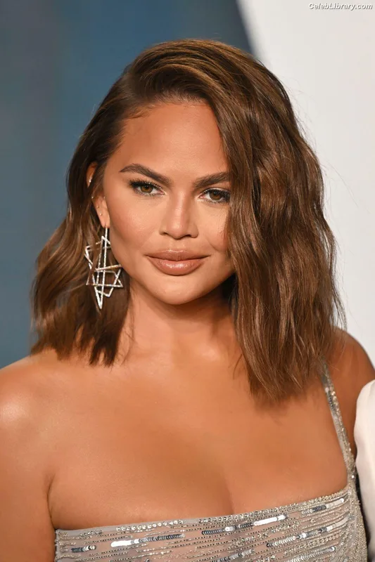 Chrissy Teigen photo 22 of 899
