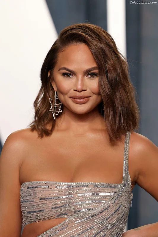 Chrissy Teigen photo 23 of 899