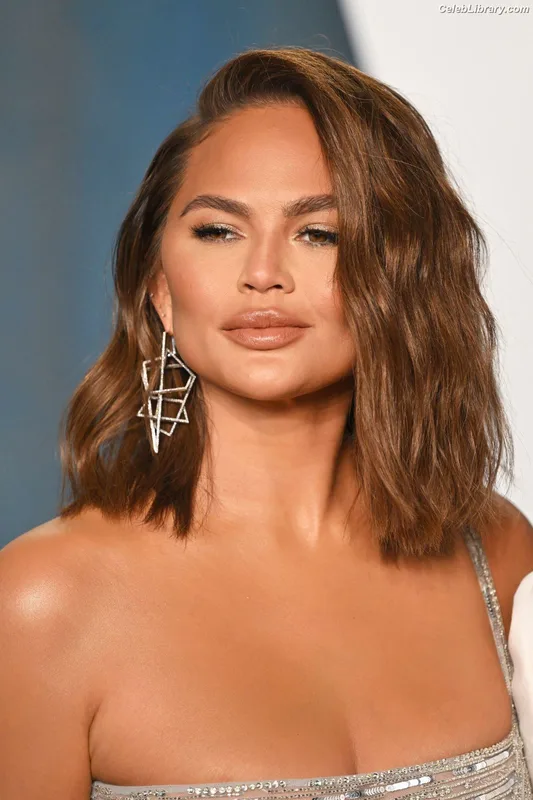 Chrissy Teigen photo 12 of 899