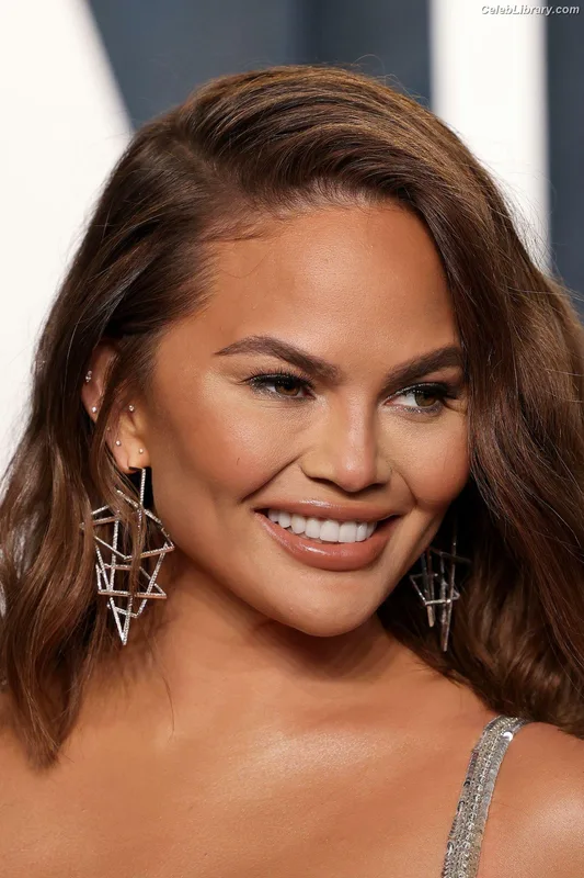 Chrissy Teigen photo 1 of 899