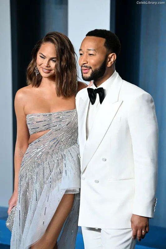 Chrissy Teigen photo 2 of 899
