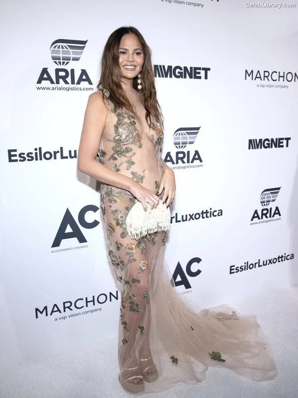 Chrissy Teigen photo 11 of 899