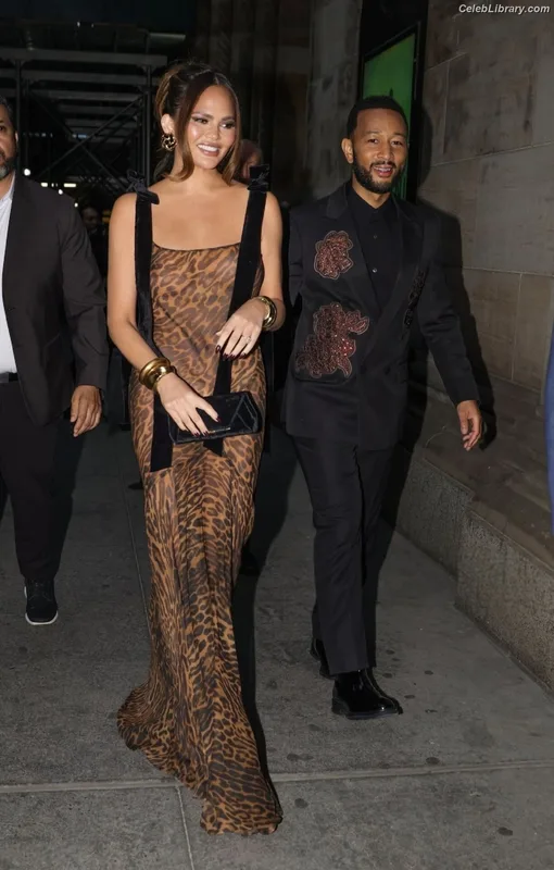 Chrissy Teigen photo 18 of 899