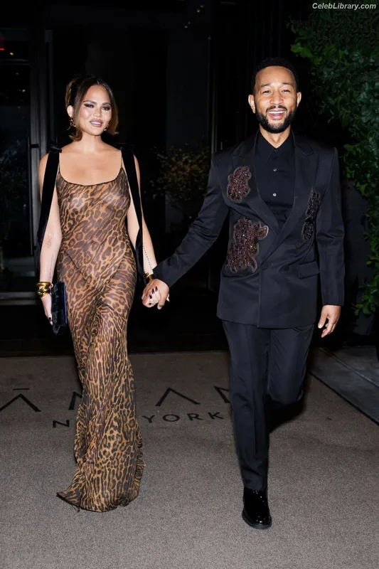 Chrissy Teigen photo 20 of 899
