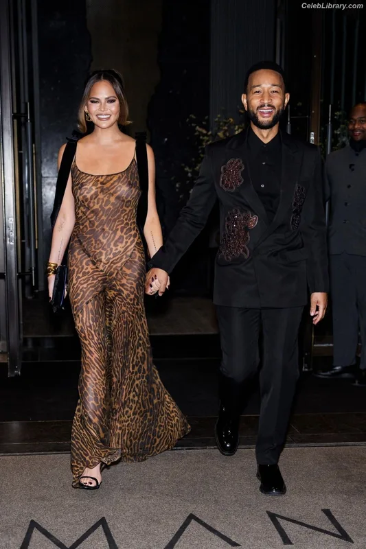 Chrissy Teigen photo 21 of 899