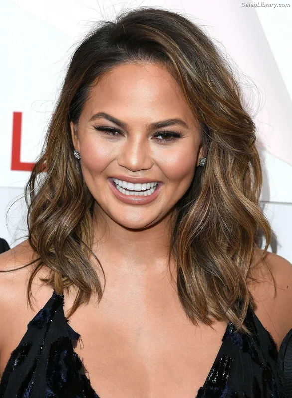 Chrissy Teigen photo 20 of 899