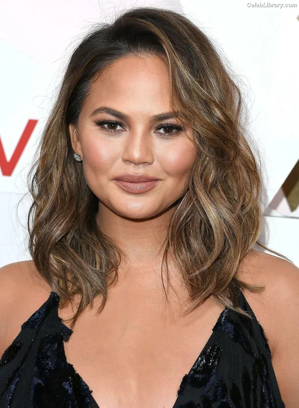 Chrissy Teigen photo 21 of 899