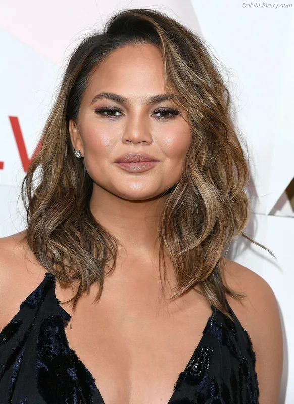 Chrissy Teigen photo 23 of 899
