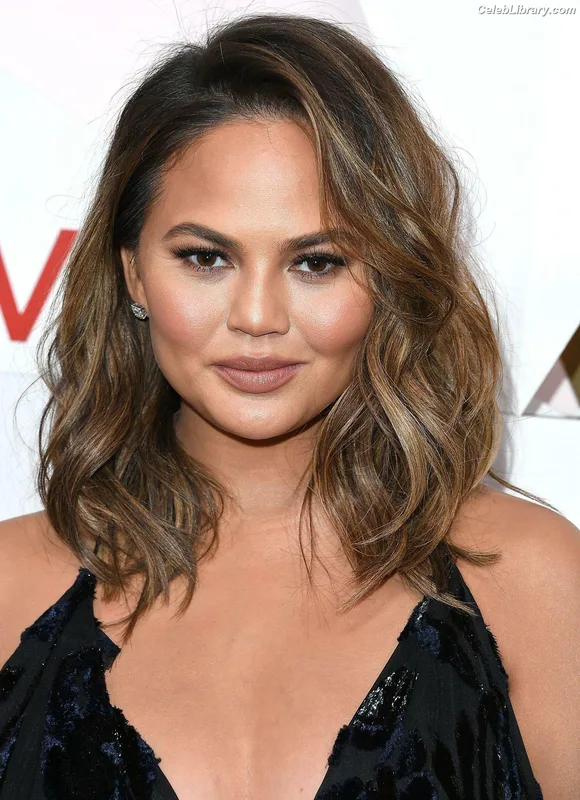 Chrissy Teigen photo 24 of 899