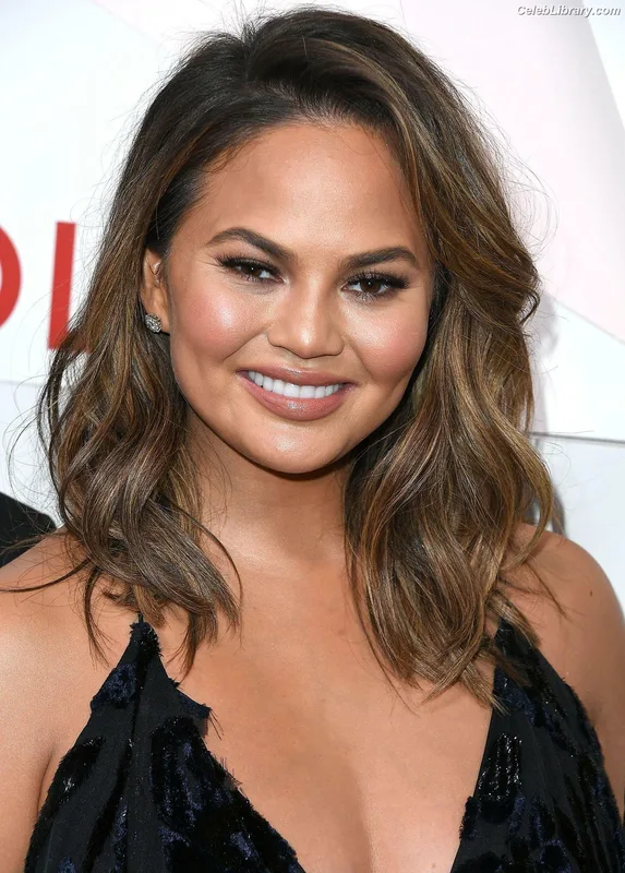 Chrissy Teigen photo 1 of 899