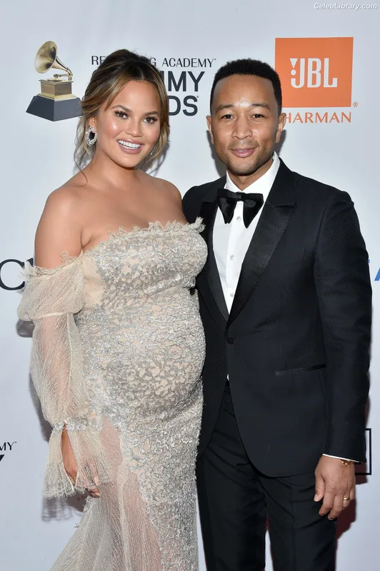 Chrissy Teigen photo 13 of 899