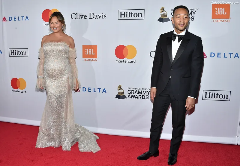 Chrissy Teigen photo 15 of 899