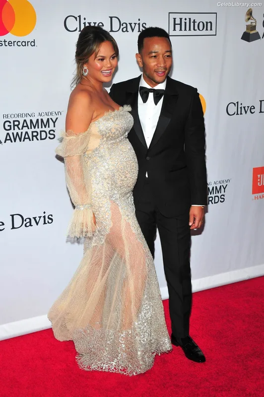 Chrissy Teigen photo 18 of 899