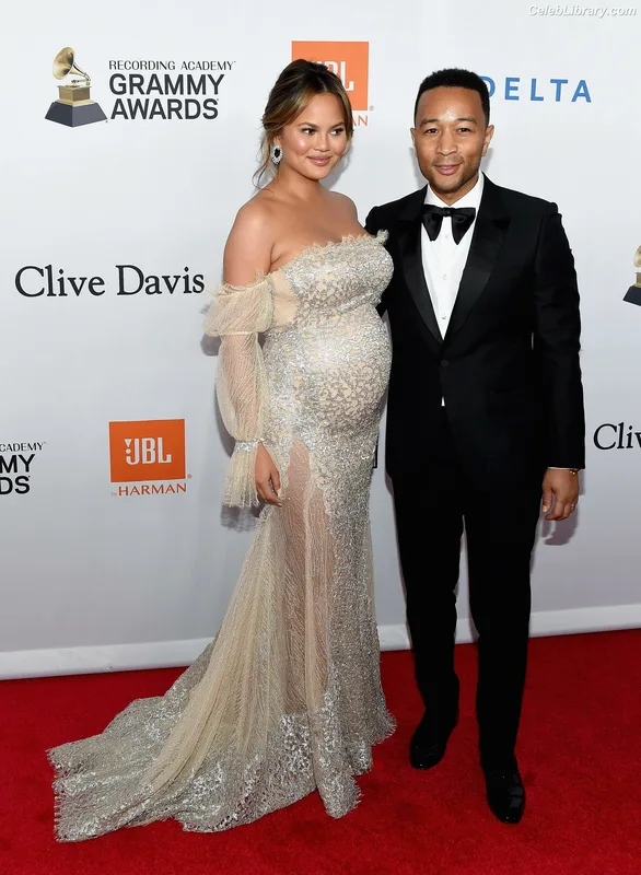 Chrissy Teigen photo 23 of 899