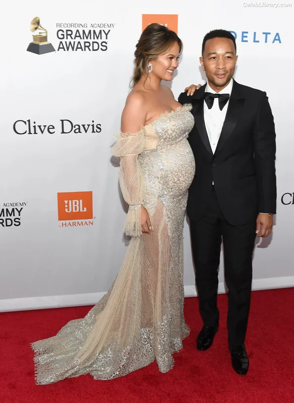 Chrissy Teigen photo 24 of 899